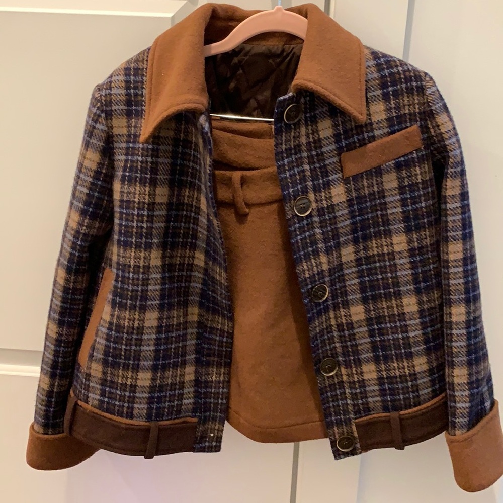 clothes - Picture 2 of 3